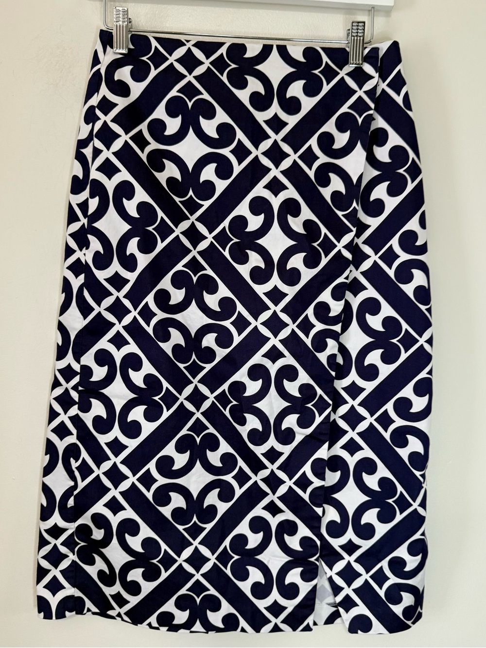 Boden Navy & White Geometric Midi wrap Skirt in size 4P